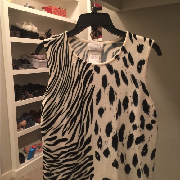 ♥️5/$20♥️ Animal Print Designers Originals Top - Picture 5 of 6